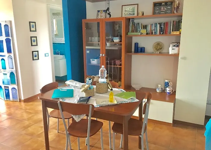 Casa Bianca & Blu A Due Passi Dal Mare Apartment *